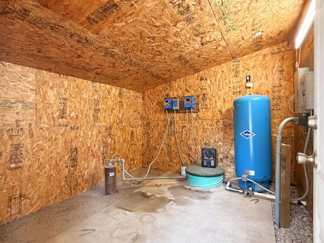 11612 E Laurel Rd, Elk, WA 99009