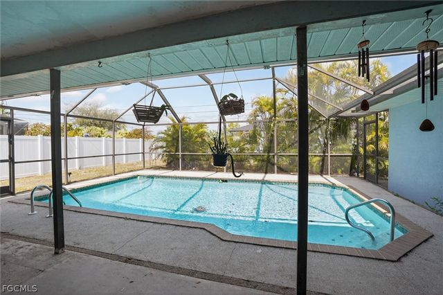 245 SW 32nd TER, Cape Coral, FL 33914