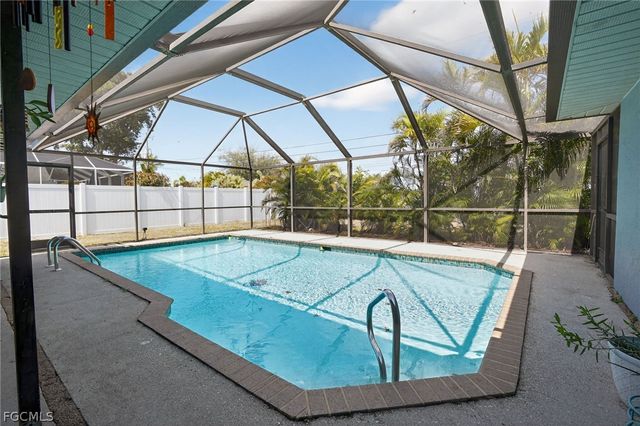 245 SW 32nd TER, Cape Coral, FL 33914