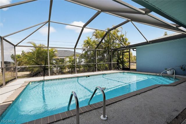 245 SW 32nd TER, Cape Coral, FL 33914