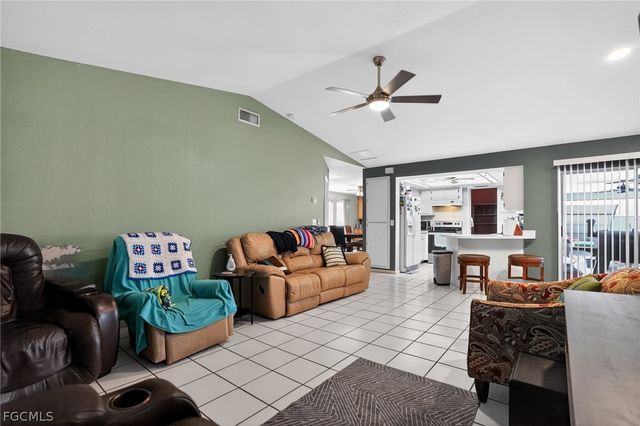 245 SW 32nd TER, Cape Coral, FL 33914