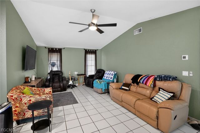 245 SW 32nd TER, Cape Coral, FL 33914