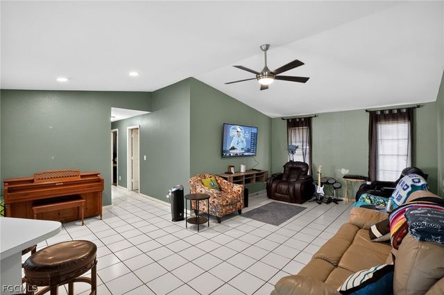 245 SW 32nd TER, Cape Coral, FL 33914