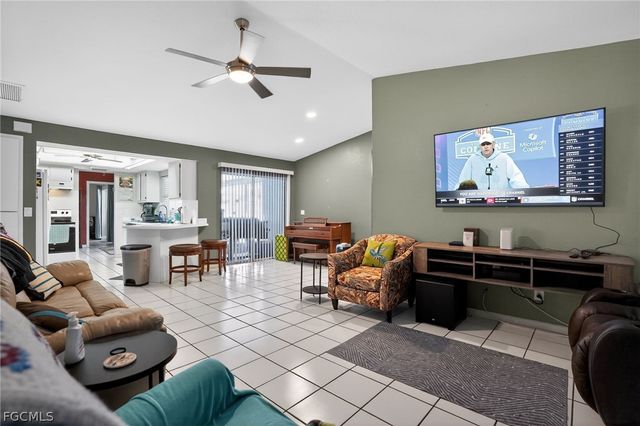 245 SW 32nd TER, Cape Coral, FL 33914