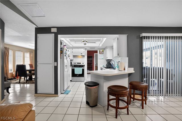 245 SW 32nd TER, Cape Coral, FL 33914