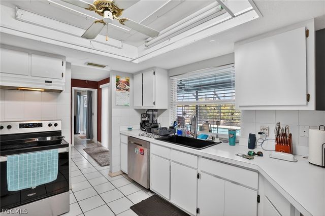 245 SW 32nd TER, Cape Coral, FL 33914