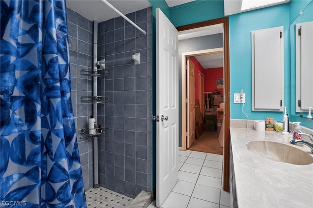 245 SW 32nd TER, Cape Coral, FL 33914