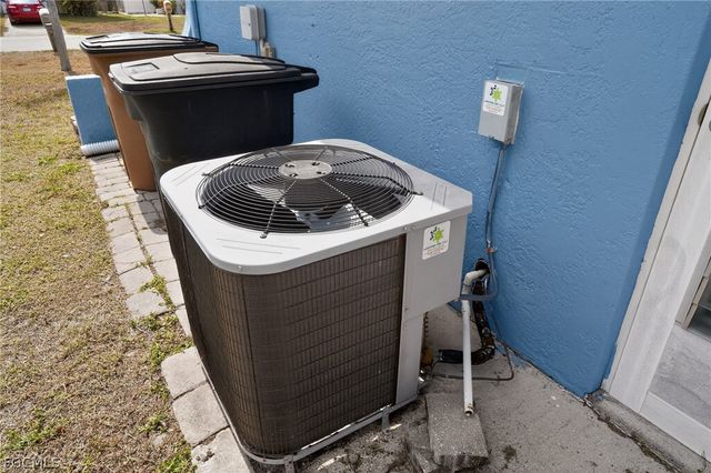 245 SW 32nd TER, Cape Coral, FL 33914