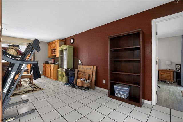 245 SW 32nd TER, Cape Coral, FL 33914