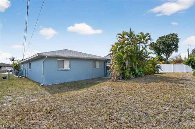 245 SW 32nd TER, Cape Coral, FL 33914