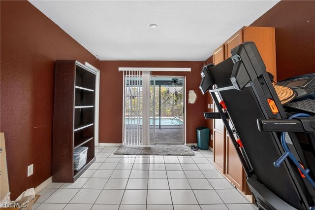 245 SW 32nd TER, Cape Coral, FL 33914