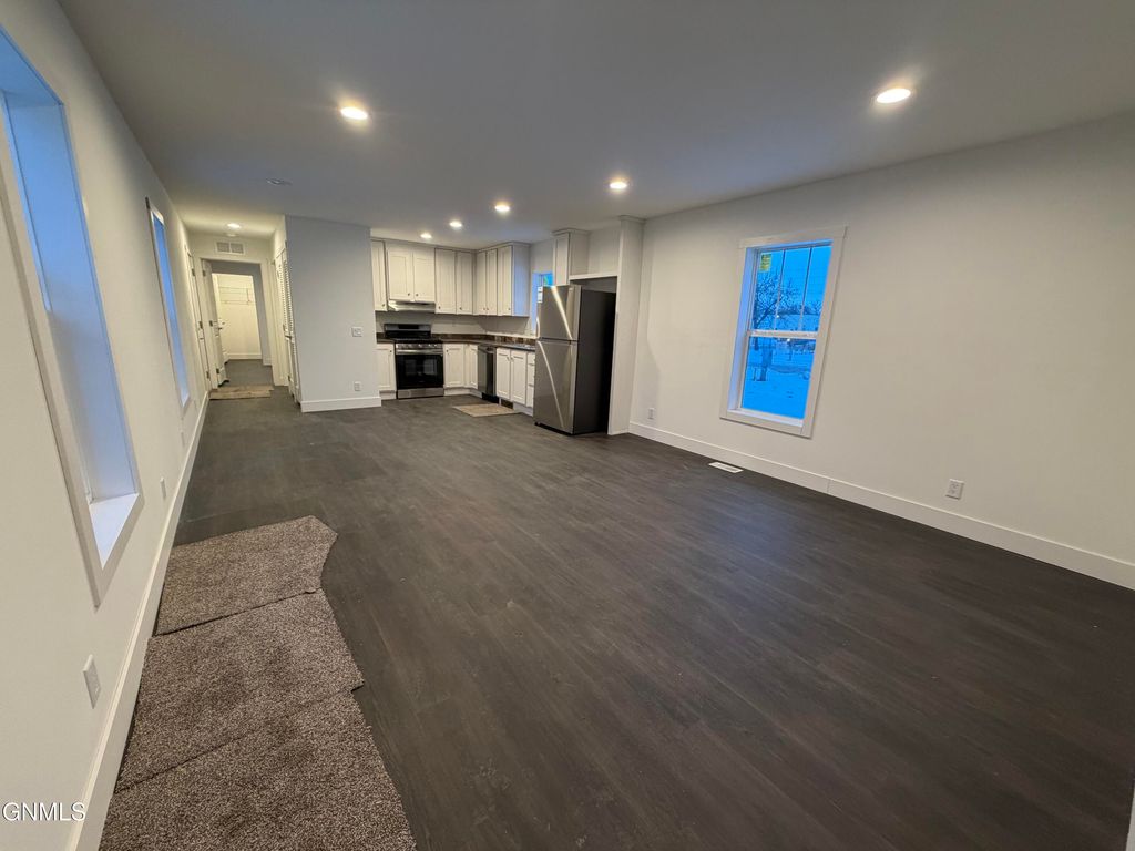 119 Countryside Lane, Mandan, ND 58554 photo 4