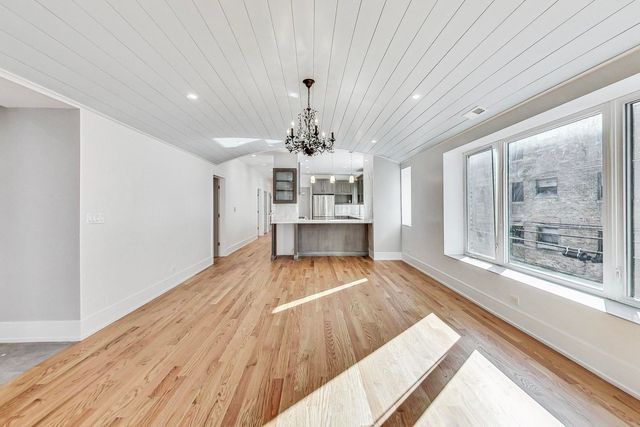 1245 W Jarvis Avenue 2, Chicago, IL 60626