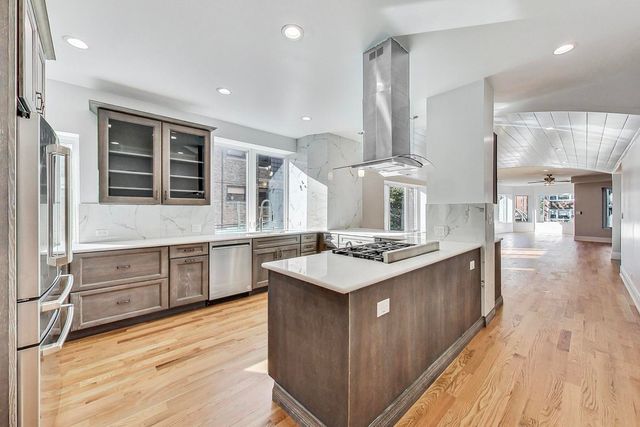 1245 W Jarvis Avenue 2, Chicago, IL 60626