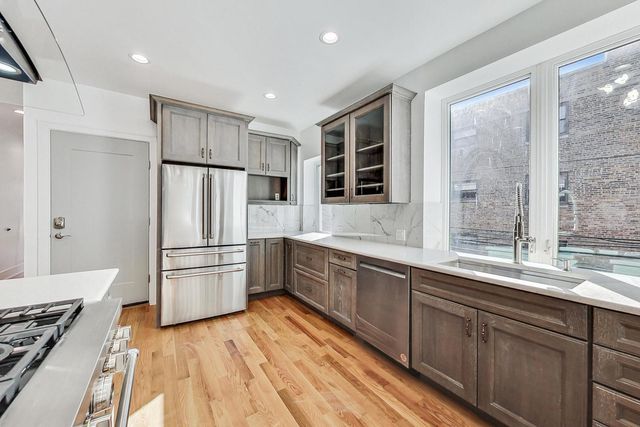 1245 W Jarvis Avenue 2, Chicago, IL 60626