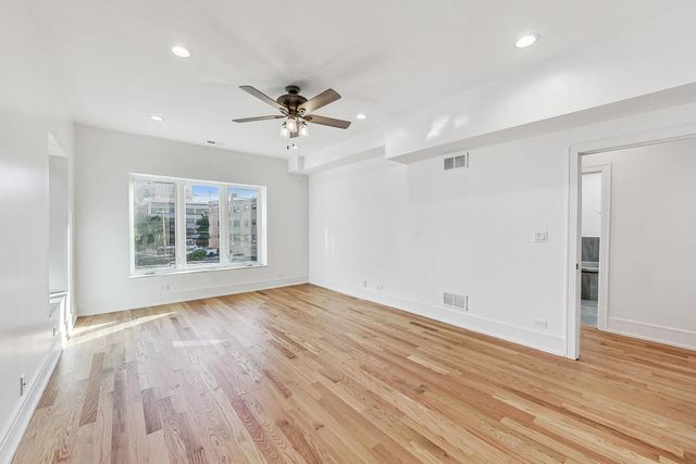 1245 W Jarvis Avenue 2, Chicago, IL 60626