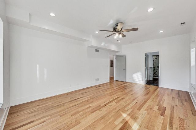 1245 W Jarvis Avenue 2, Chicago, IL 60626