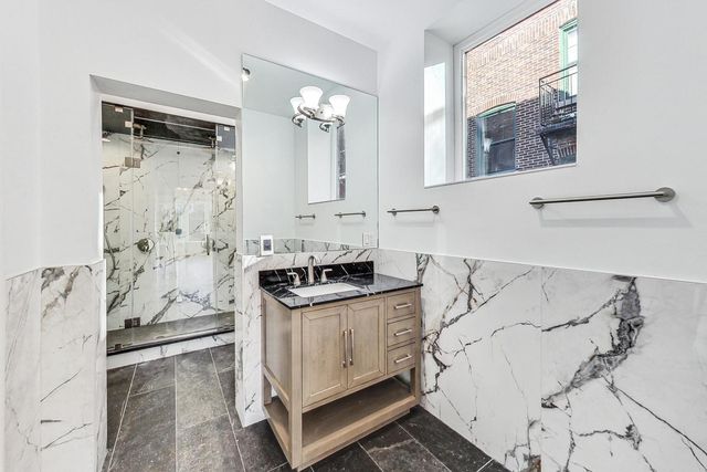 1245 W Jarvis Avenue 2, Chicago, IL 60626