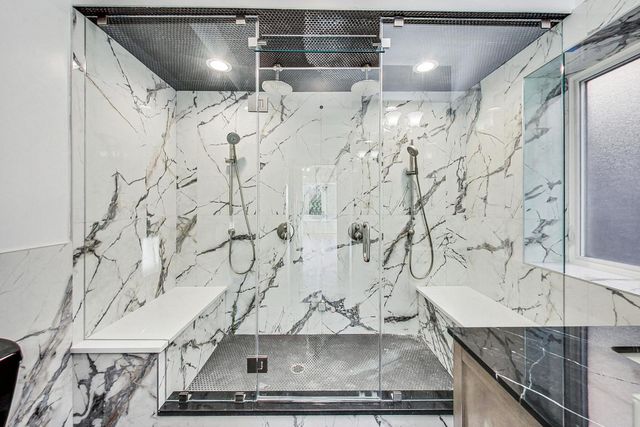 1245 W Jarvis Avenue 2, Chicago, IL 60626