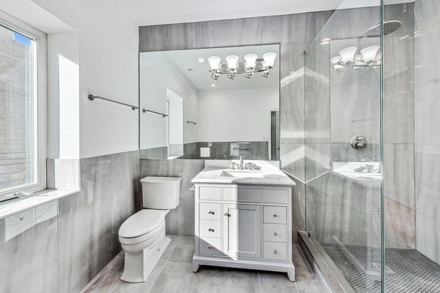 1245 W Jarvis Avenue 2, Chicago, IL 60626