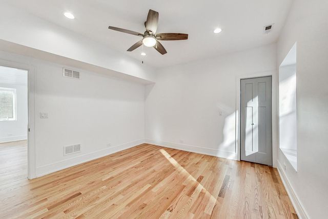 1245 W Jarvis Avenue 2, Chicago, IL 60626