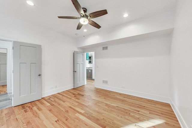 1245 W Jarvis Avenue 2, Chicago, IL 60626