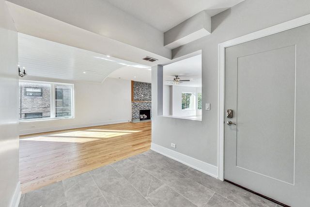 1245 W Jarvis Avenue 2, Chicago, IL 60626