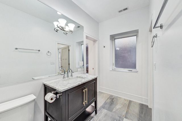 1245 W Jarvis Avenue 2, Chicago, IL 60626