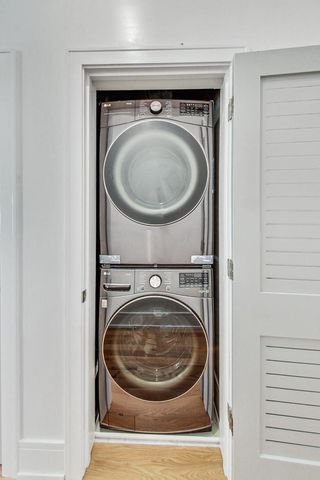 1245 W Jarvis Avenue 2, Chicago, IL 60626