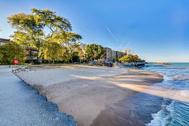 1245 W Jarvis Avenue 2, Chicago, IL 60626