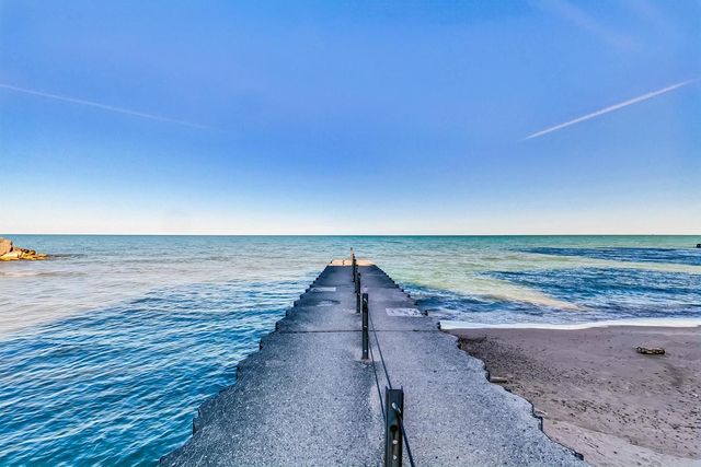 1245 W Jarvis Avenue 2, Chicago, IL 60626