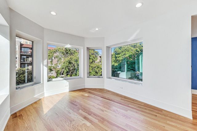 1245 W Jarvis Avenue 2, Chicago, IL 60626