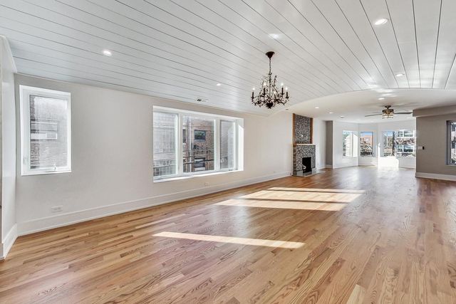 1245 W Jarvis Avenue 2, Chicago, IL 60626