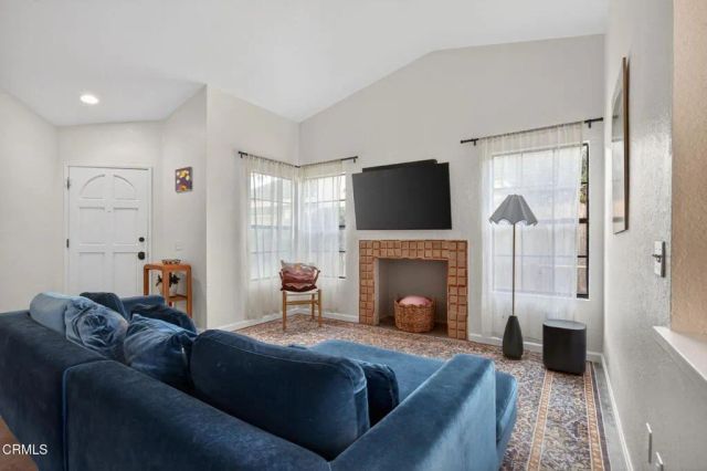 5681 Calle Sencillo, Camarillo, CA 93012