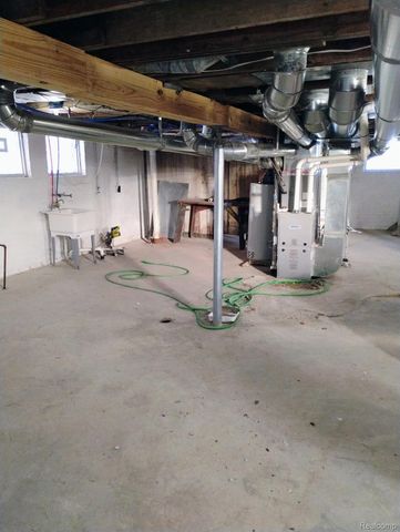 12330 Santa Rosa Drive, Detroit, MI 48204