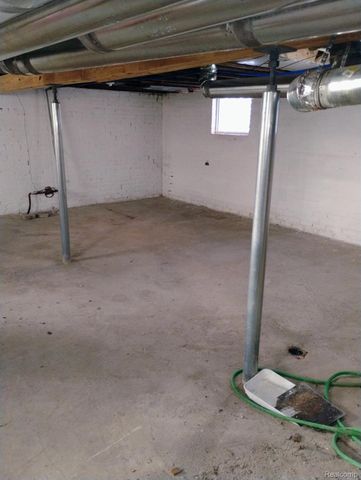 12330 Santa Rosa Drive, Detroit, MI 48204