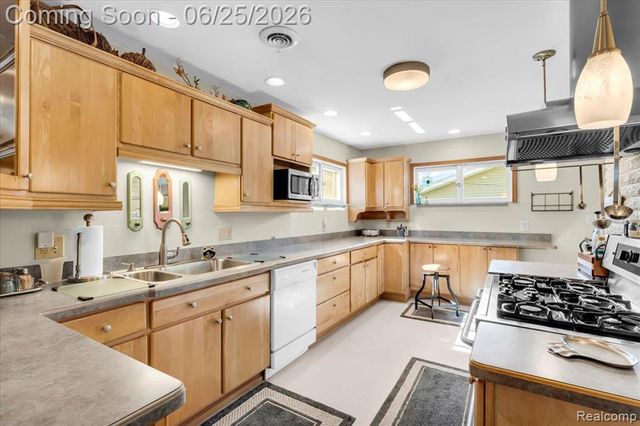 9905 Dixie Highway, Ira, MI 48023