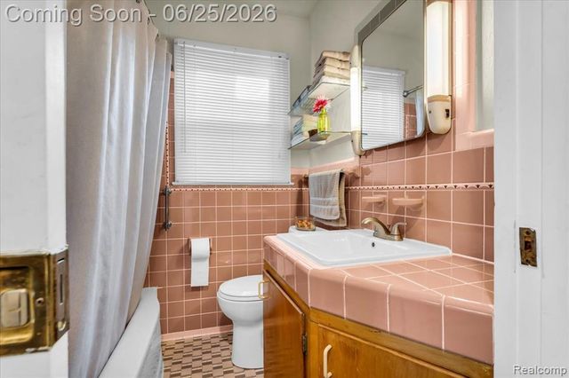 9905 Dixie Highway, Ira, MI 48023