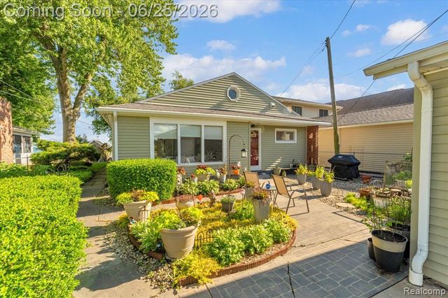 9905 Dixie Highway, Ira, MI 48023