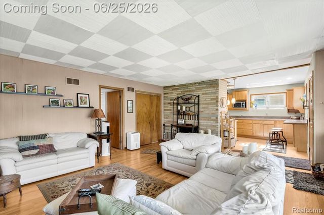 9905 Dixie Highway, Ira, MI 48023