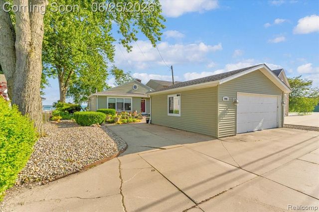 9905 Dixie Highway, Ira, MI 48023