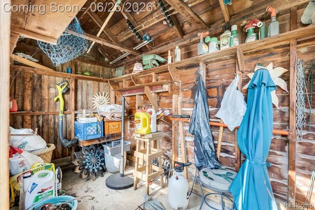 9905 Dixie Highway, Ira, MI 48023