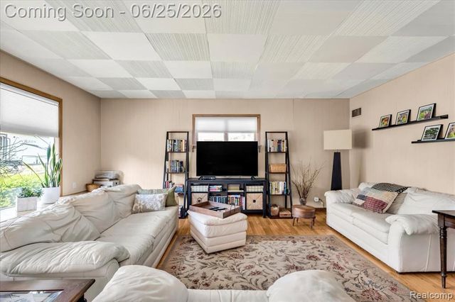 9905 Dixie Highway, Ira, MI 48023