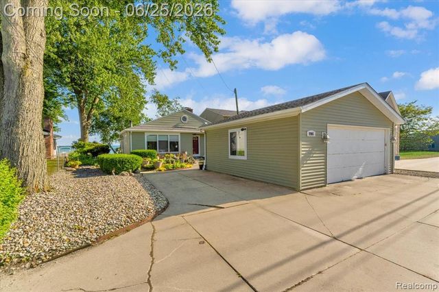 9905 Dixie Highway, Ira, MI 48023