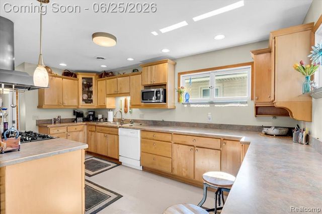 9905 Dixie Highway, Ira, MI 48023