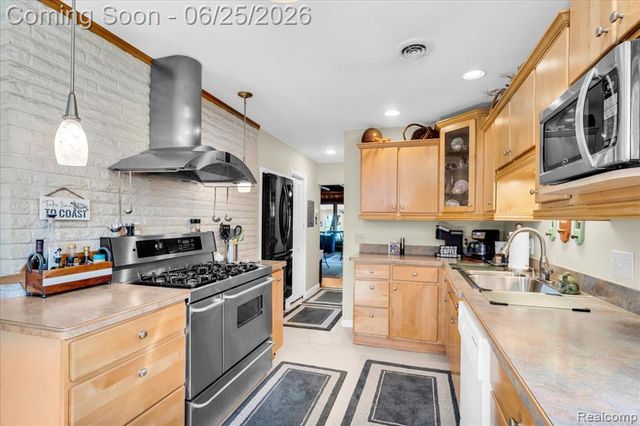 9905 Dixie Highway, Ira, MI 48023