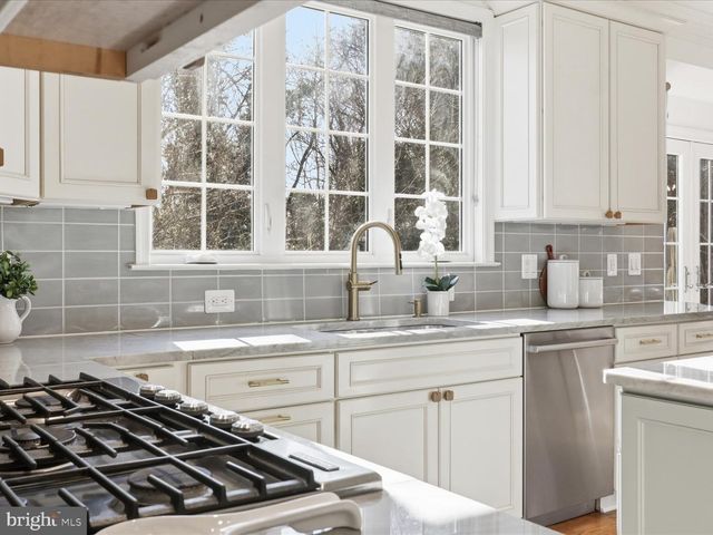 2310 COLONEL LINDSAY CT, Falls Church, VA 22043