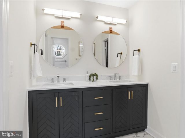 2310 COLONEL LINDSAY CT, Falls Church, VA 22043