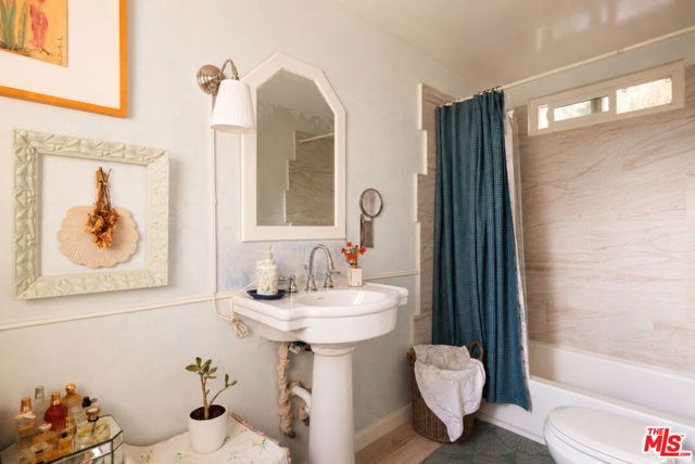 6205 Vidette Street, Los Angeles, CA 90042