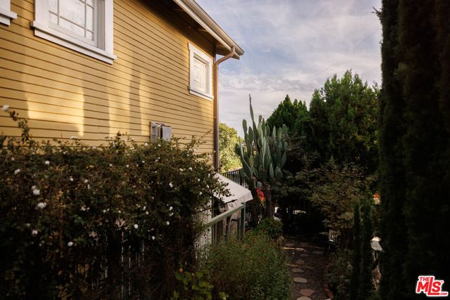 6205 Vidette Street, Los Angeles, CA 90042